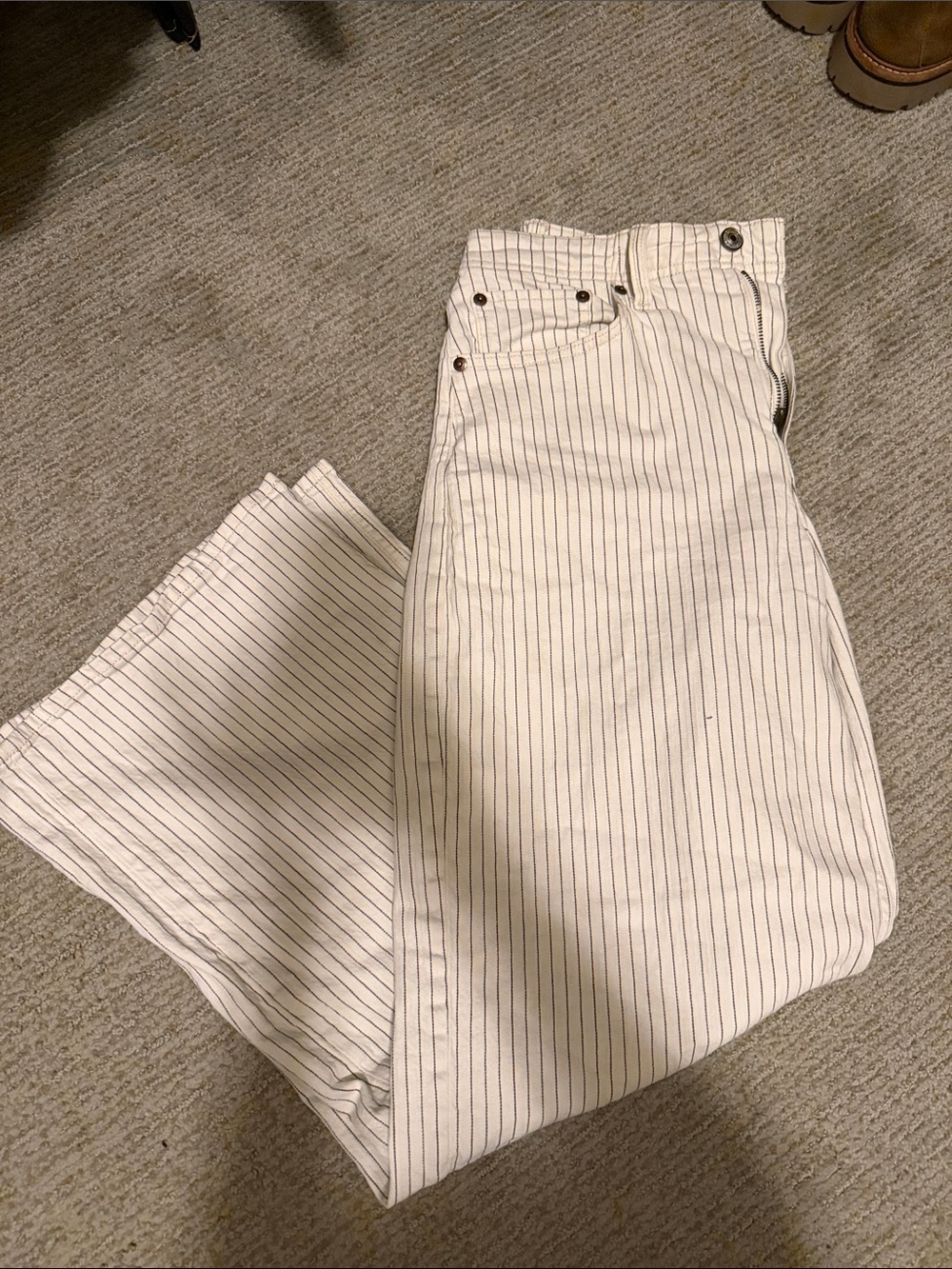 Abercrombie Women’s White Curve Love Pinstripe Jeans Size 28 wide leg